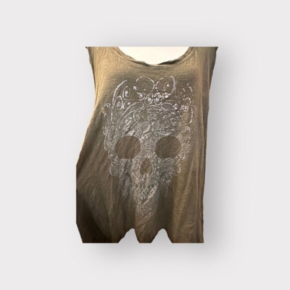 Women’s Torrid Olive Green Shark Bite Hem Skull Tee with Sheer Striped Back 1 1X - Picture 8 of 9